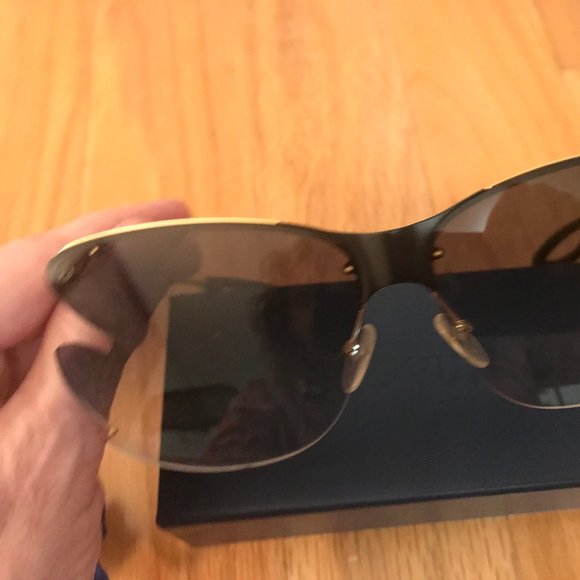 Louis Vuitton Black and Gold Sunglasses - Picture 2 of 13